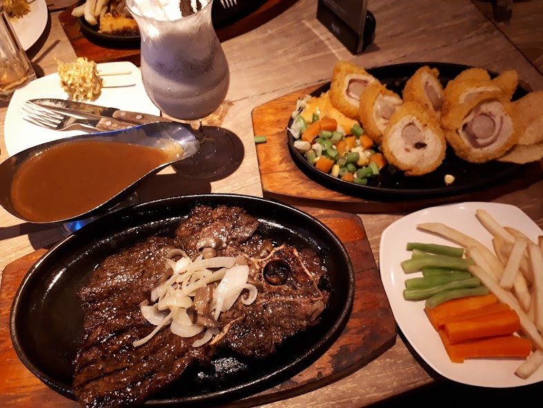 Steak Hut - Manyar Kertoarjo