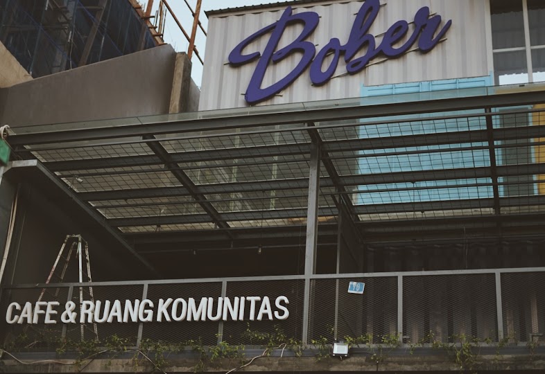 BOBER cafe &amp; ruang komunitas